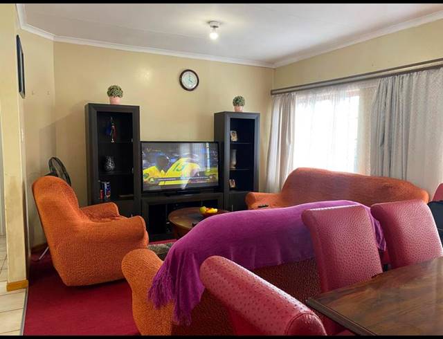 3 BEDROOM HOUSE FOR SALE IN KOMANI PARK